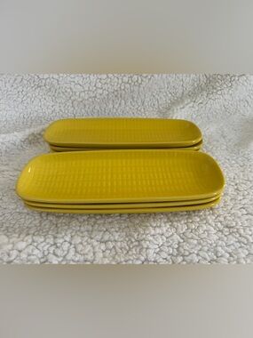 Crate & Barrel Corn On The Cob Holders, Yellow, Set of 6, excellent